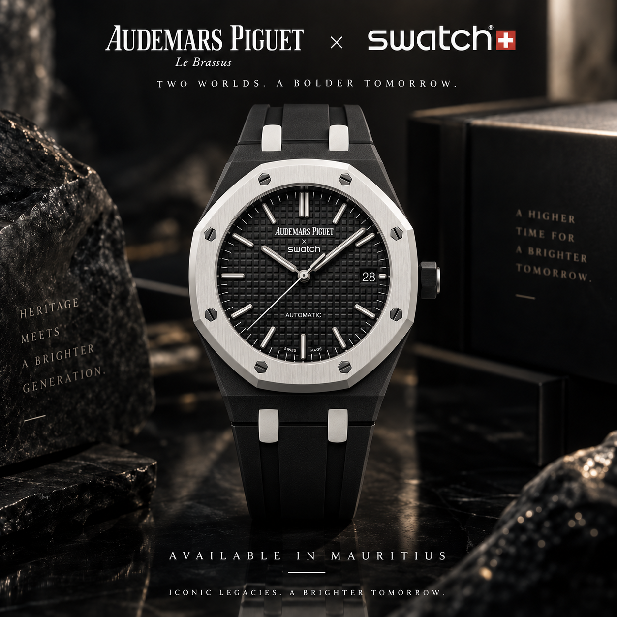 Montre noire et argent sur fond sombre